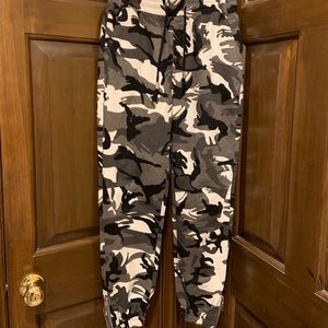 women’s camo cargo pants